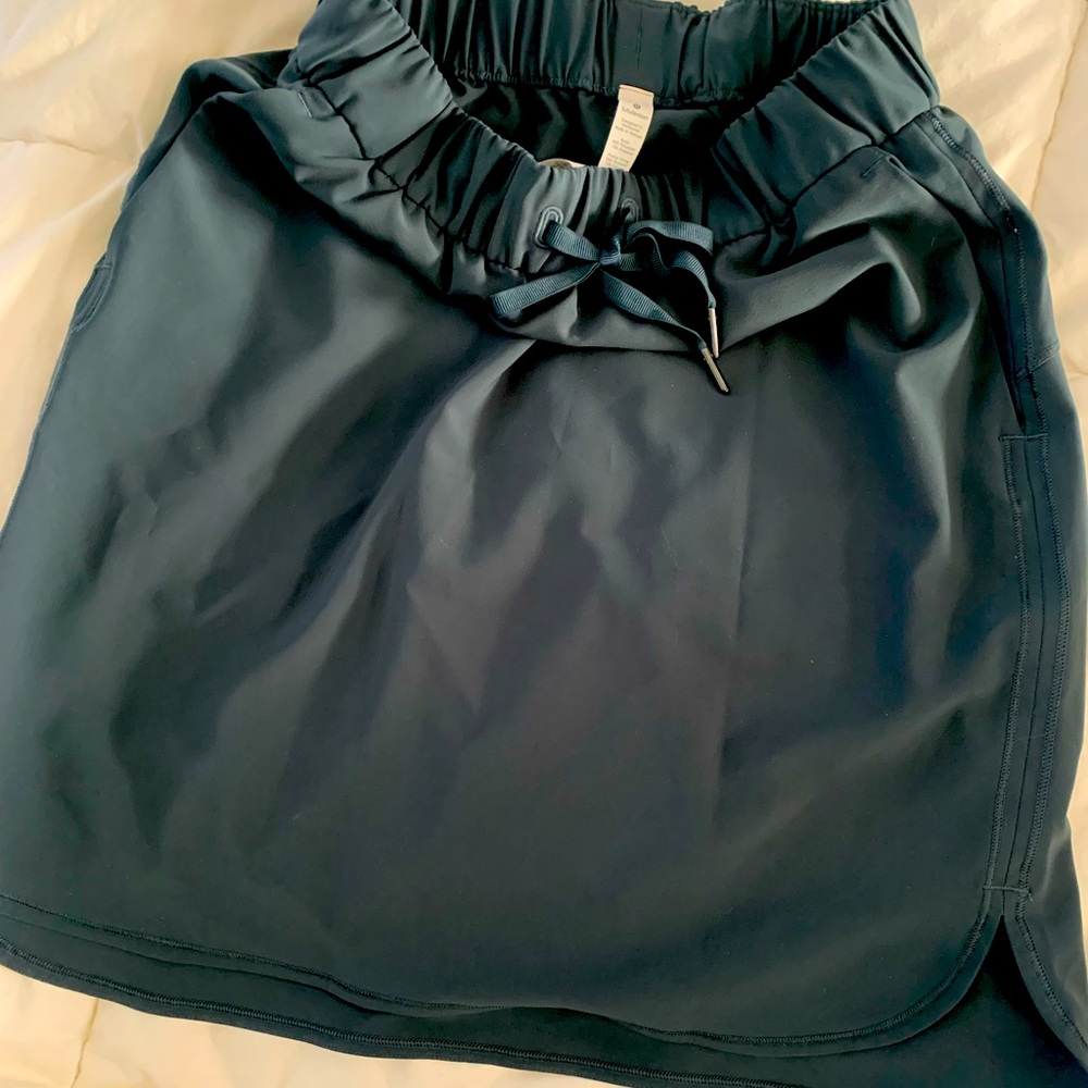 Lululemon black skirt with pocket